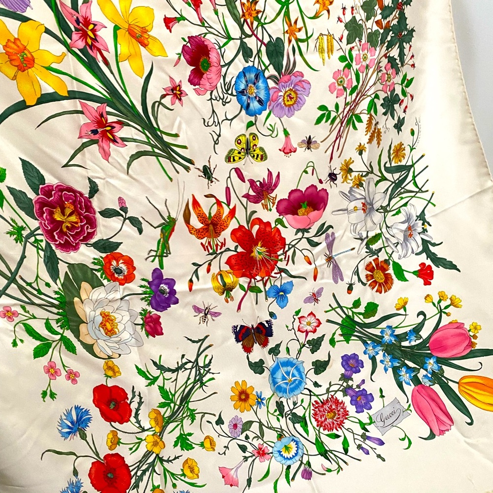 Large Gucci floral silk scarf
